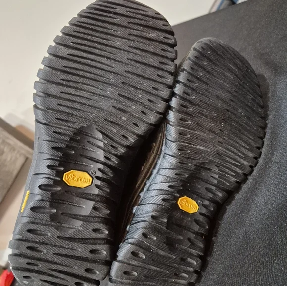 UGG Black/Gray ALL WEATHER Boots Womens size 5US. Gently Used! - Picture 6 of 8